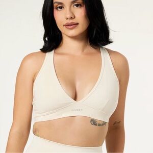 ONSET Embody V-Neck Sports Bra Cream Women's size M workout, Athletic, luxury br